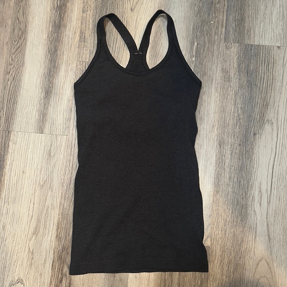 EUC like new Lululemon Ebb To Street Tank size 4 Black